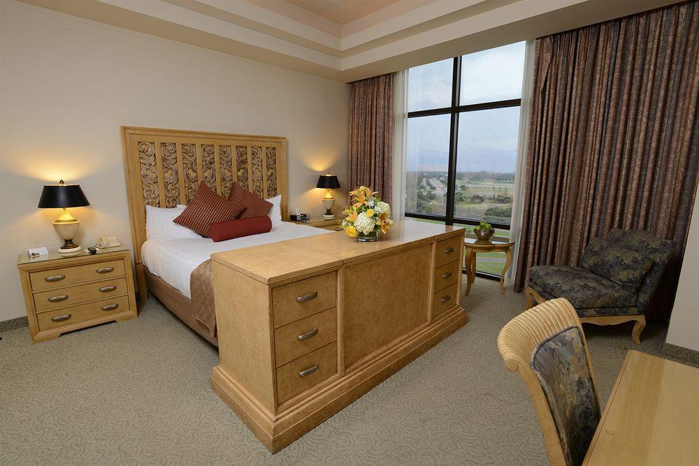 Edward & Convention Center Hotel 4*