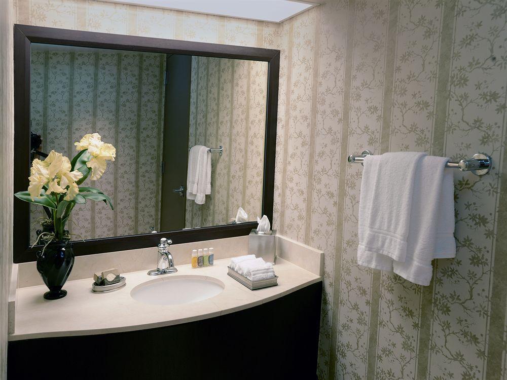 Edward & Convention Center Hotel 4*