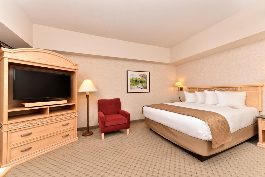 Edward & Convention Center Hotel 4*