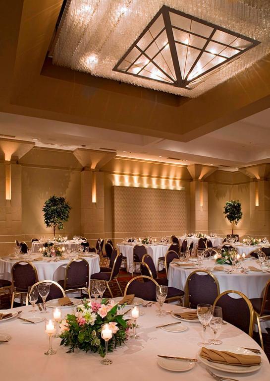 Edward & Convention Center Hotel Detroit