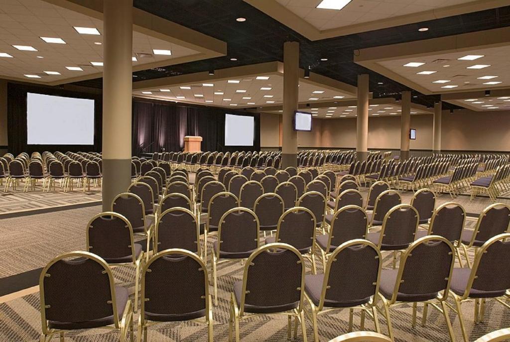 Edward & Convention Center Hotel