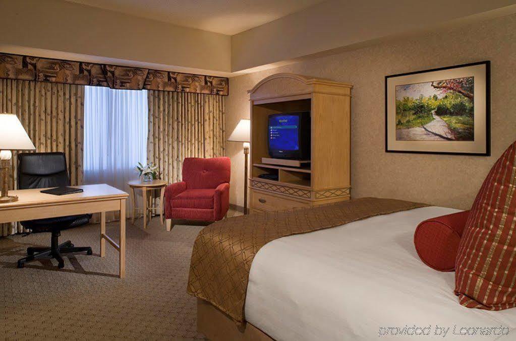 Hotel Edward & Convention Center