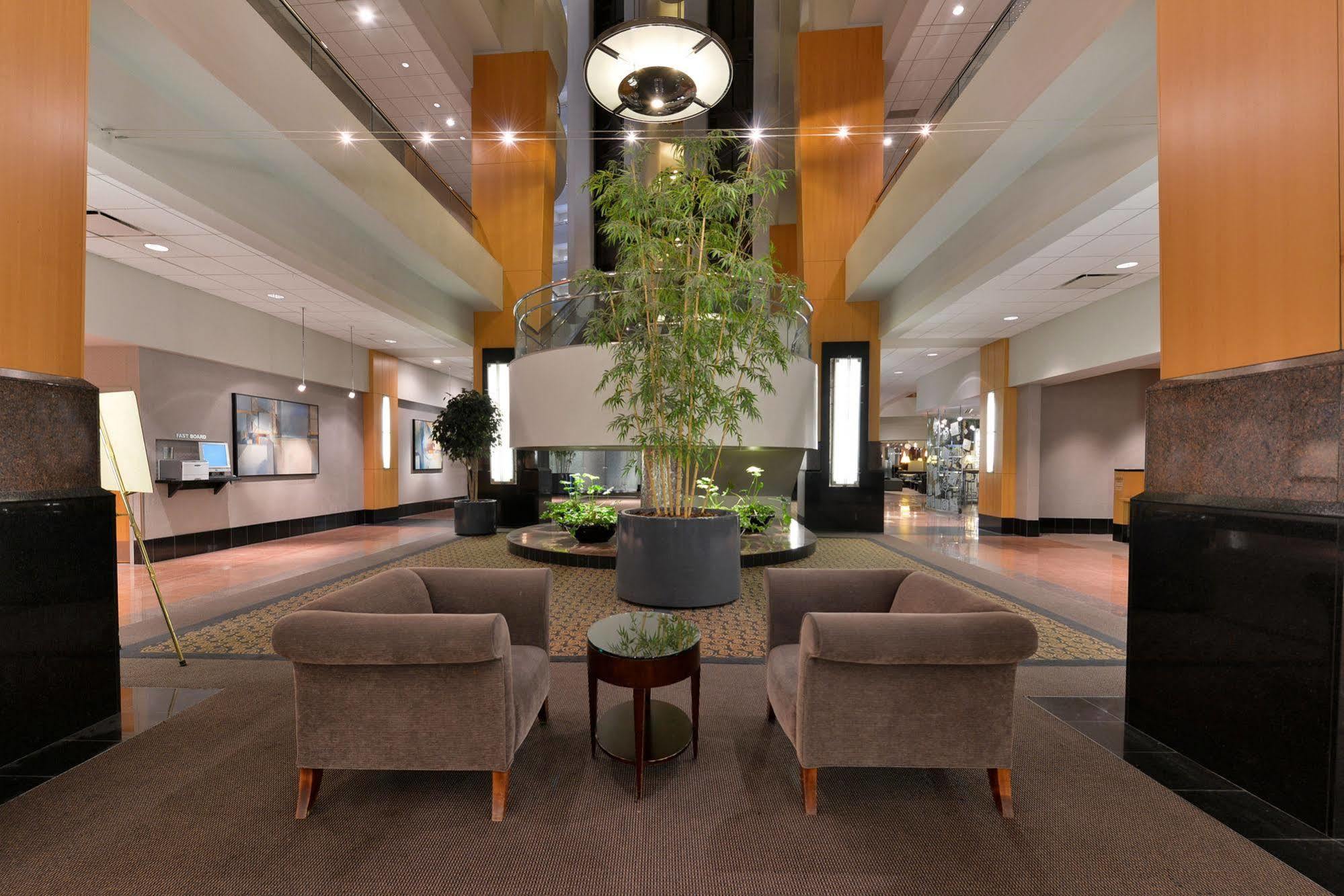 Hotel Edward & Convention Center 4*
