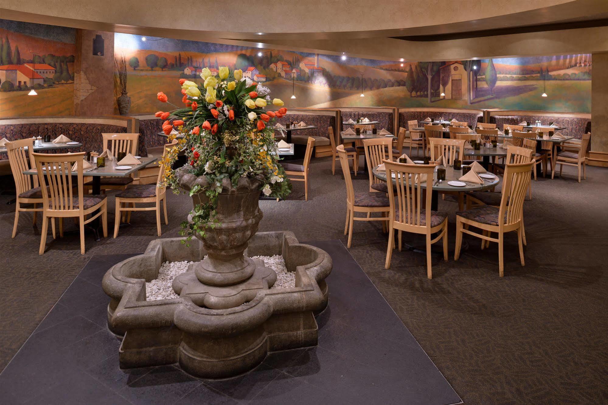 Edward & Convention Center Hotel