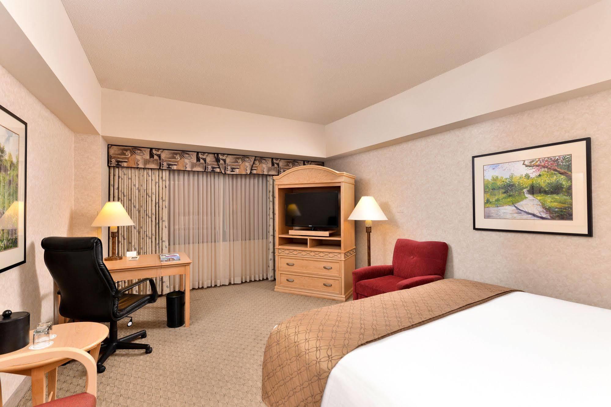 Hotel Edward & Convention Center 4*