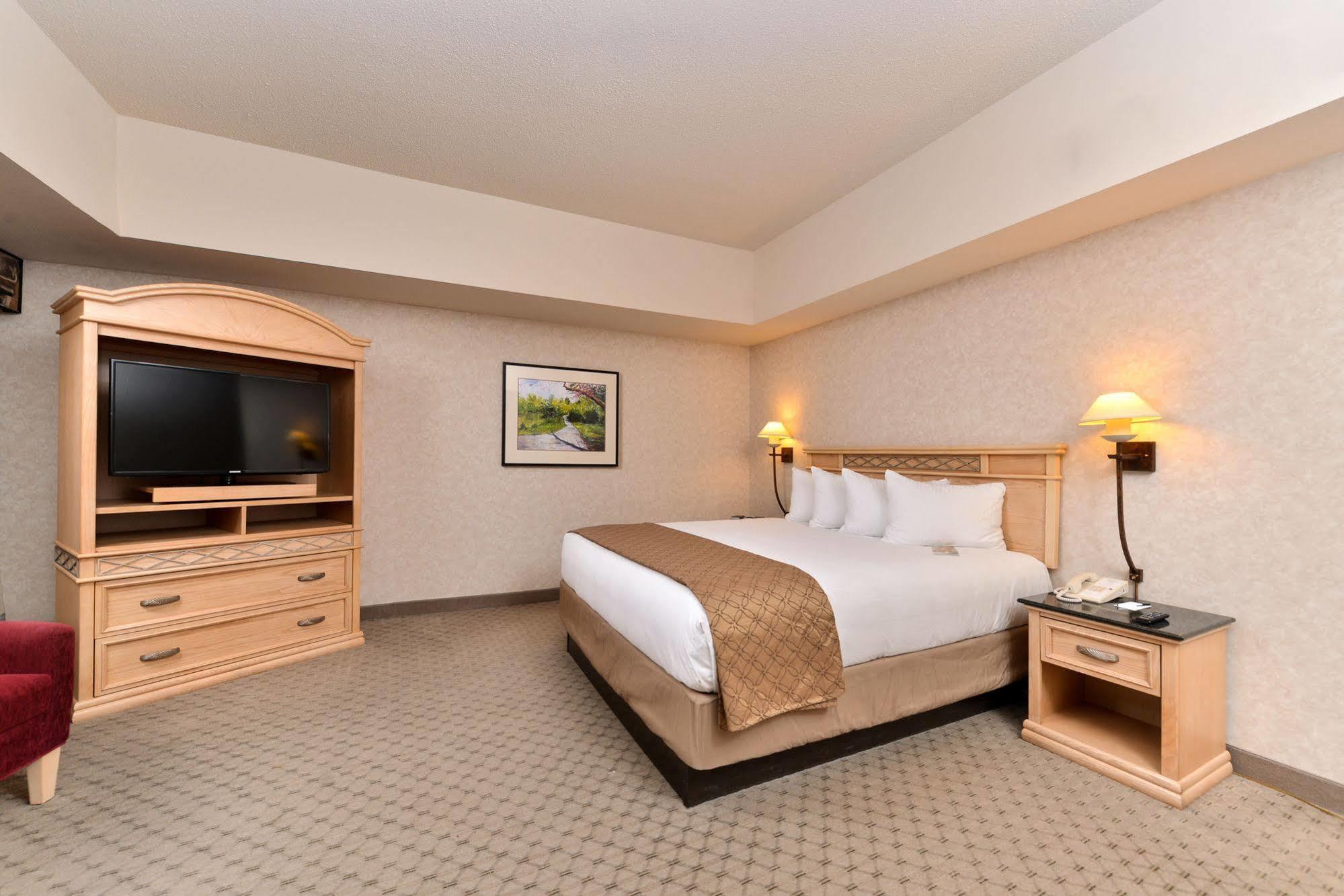Edward & Convention Center Hotel