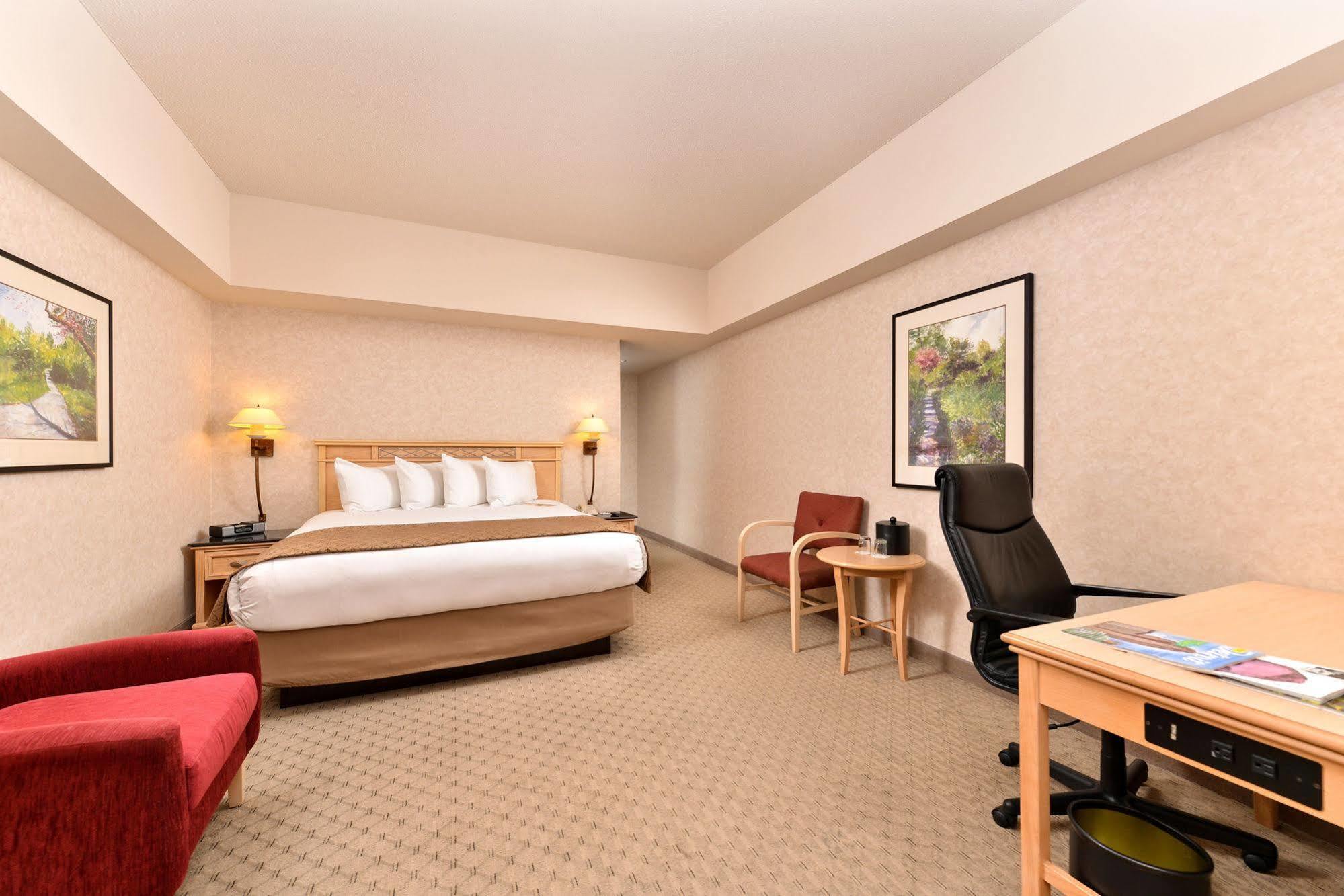 Hotel Edward & Convention Center 4*