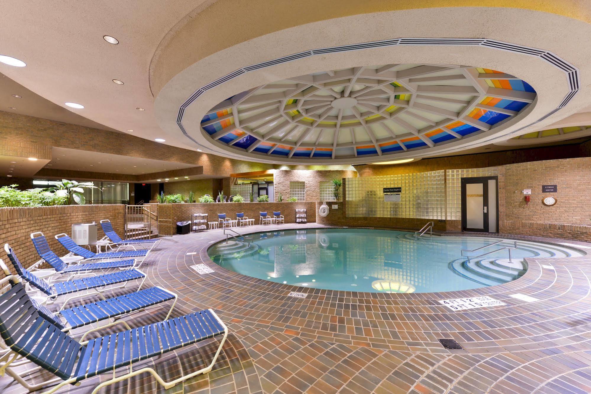 Edward & Convention Center Hotel 4*