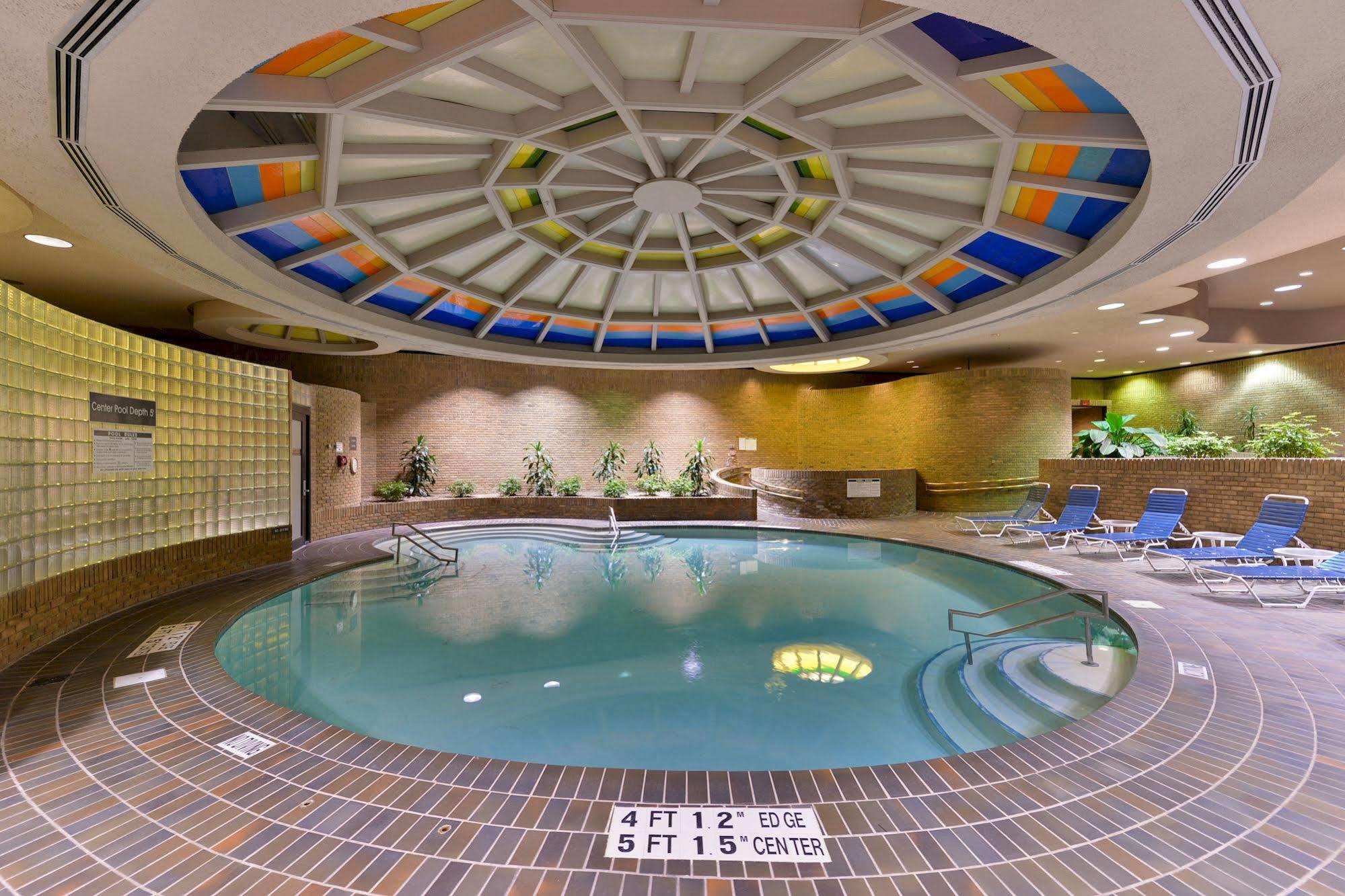 Edward & Convention Center Hotel Detroit
