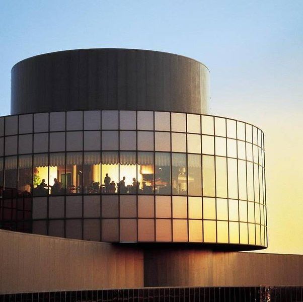 Edward & Convention Center 4*