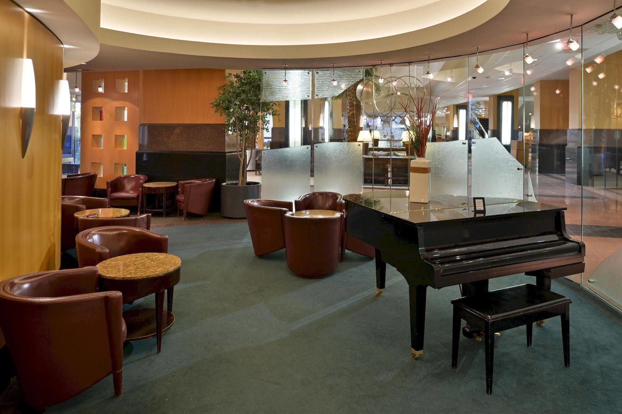Edward & Convention Center 4*